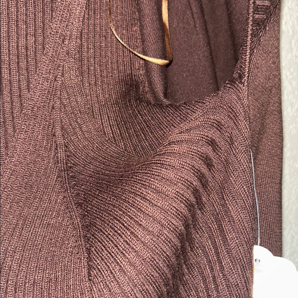 Elegant Brown Knit Dress - Picture 6 of 8